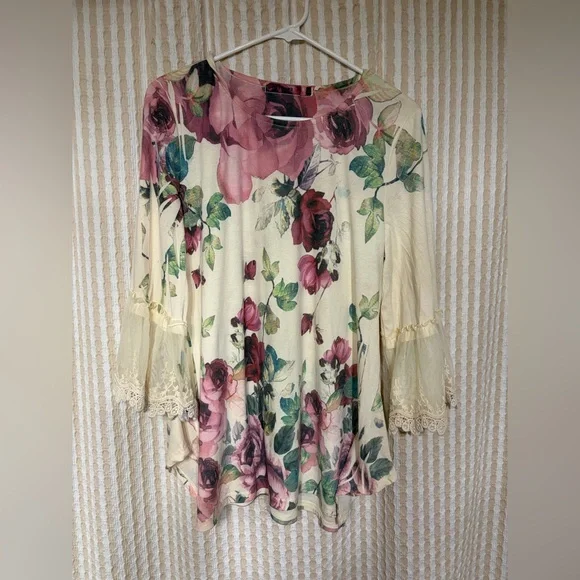 Floral Women's Blouse in Cream and Pink - Picture 1 of 3